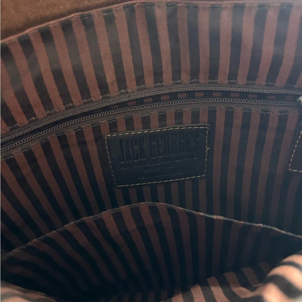 Jack George’s leather crossbody bag - Picture 4 of 4